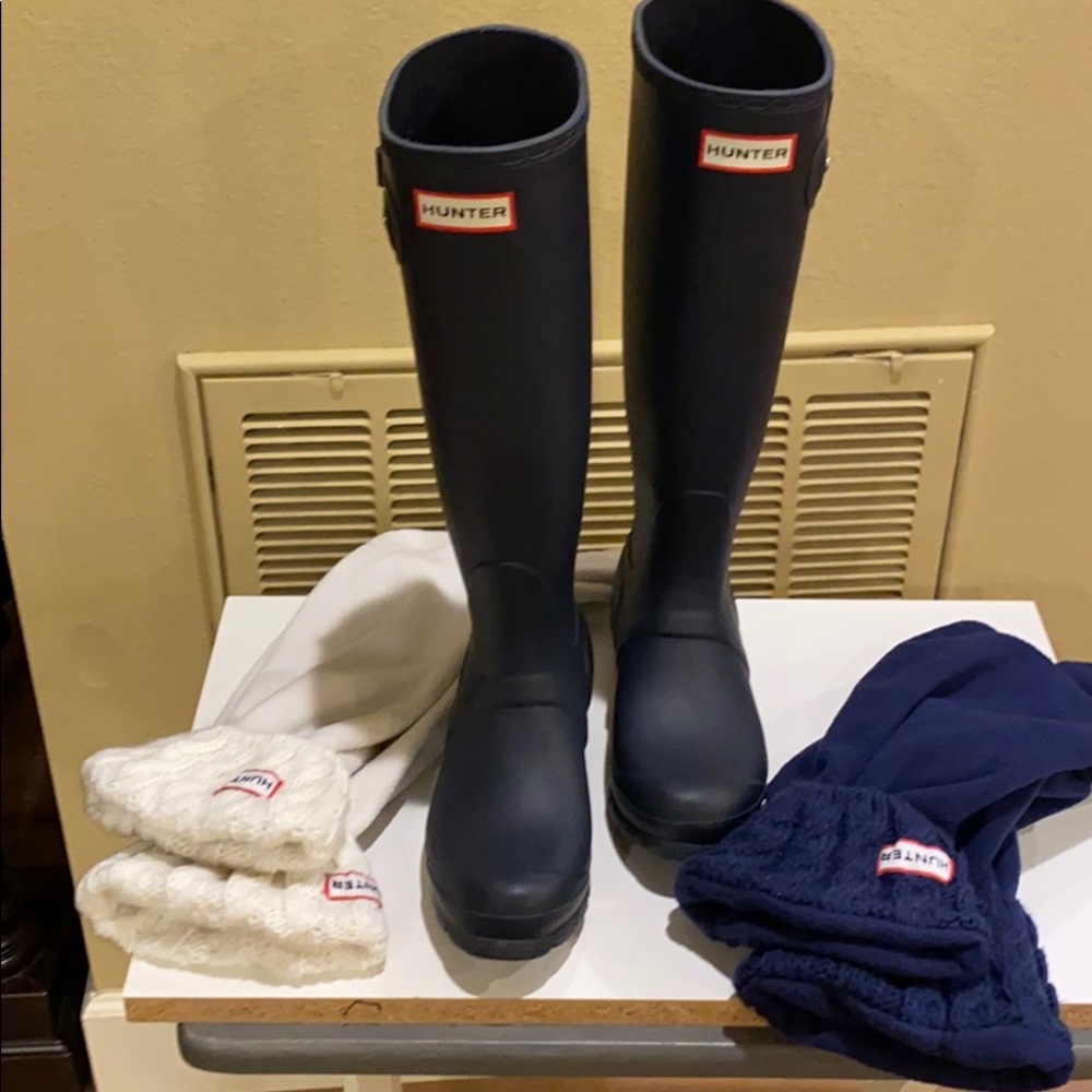 Tall Hunter rain boots with 2 pairs cable socks